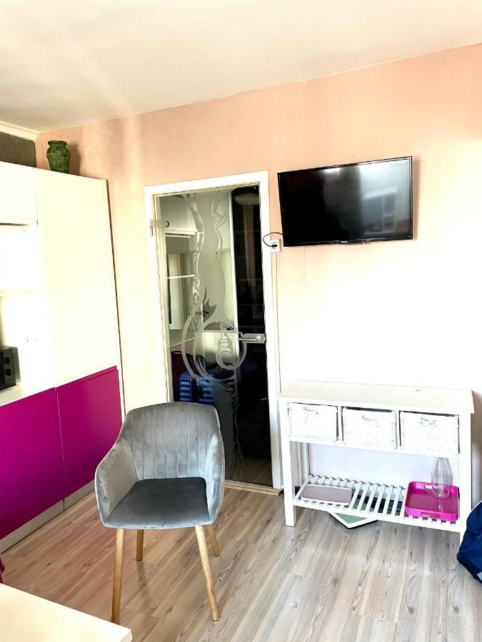 Apartament Cu 3 Dormitoare Jolie.M Apartman Galac Kültér fotó